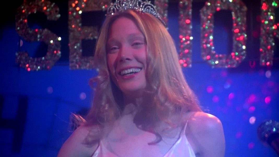 Carrie smiling as prom queen